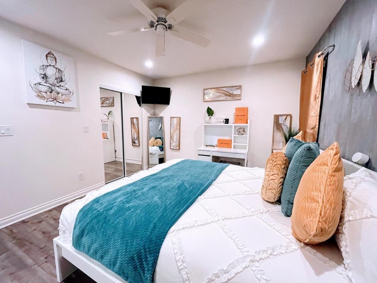 Tr2 4b 3bath Usc Crypto Sofi Universal Parking Apartment