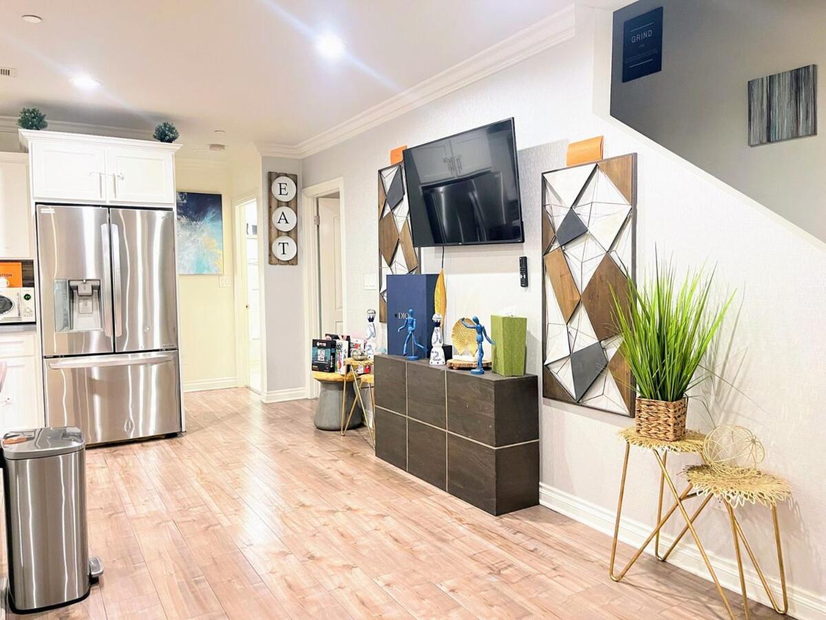 Apartment Tr2 4b 3bath Usc Crypto Sofi Universal Parking Los Angeles