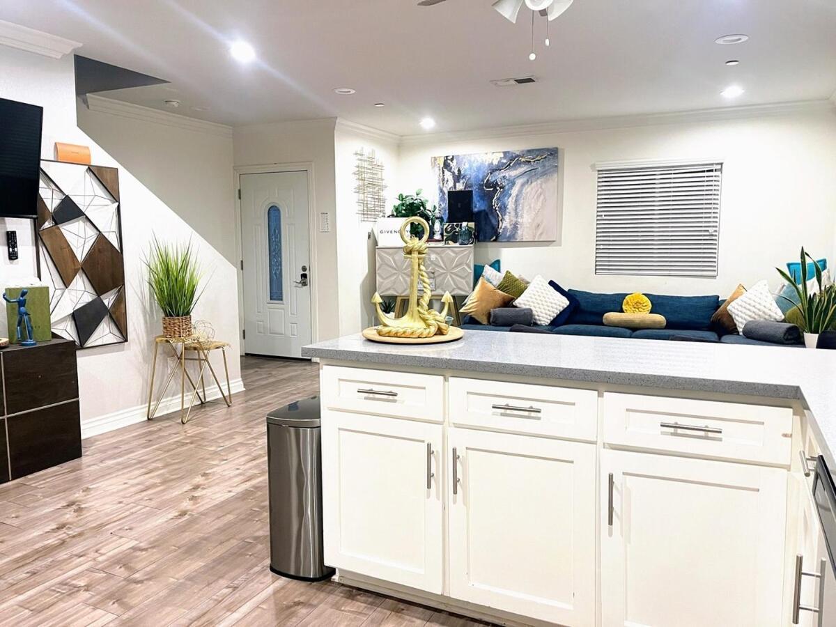 Apartment Tr2 4b 3bath Usc Crypto Sofi Universal Parking Los Angeles