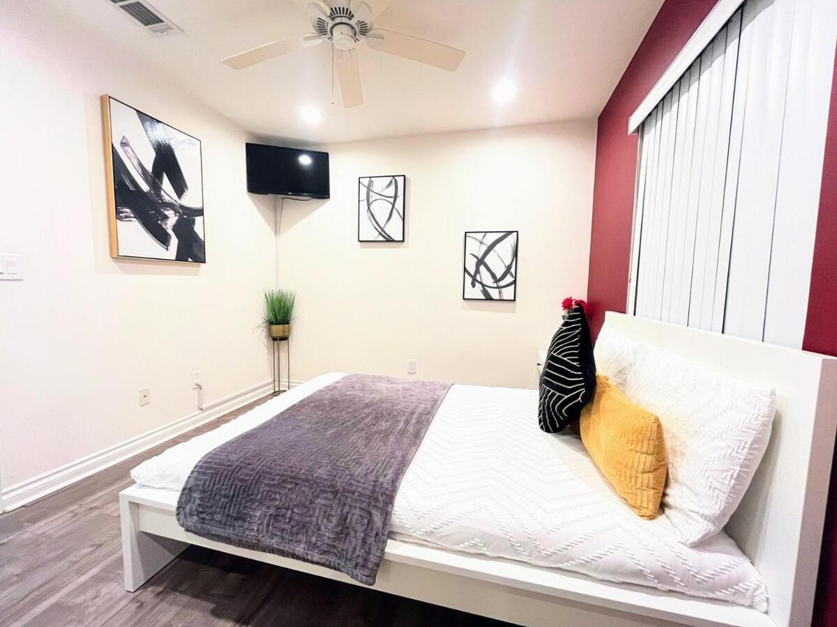 Tr2 4b 3bath Usc Crypto Sofi Universal Parking